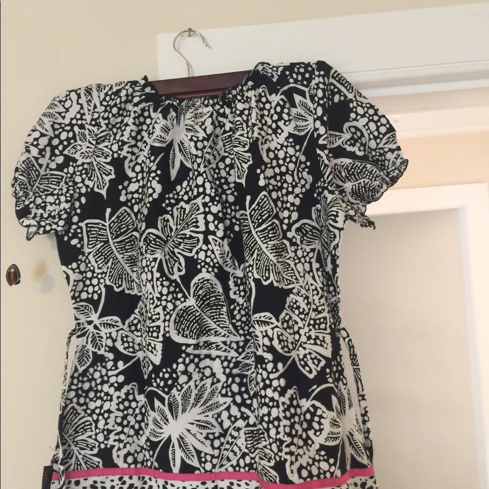 Women nursing uniform tops - Picture 4 of 4